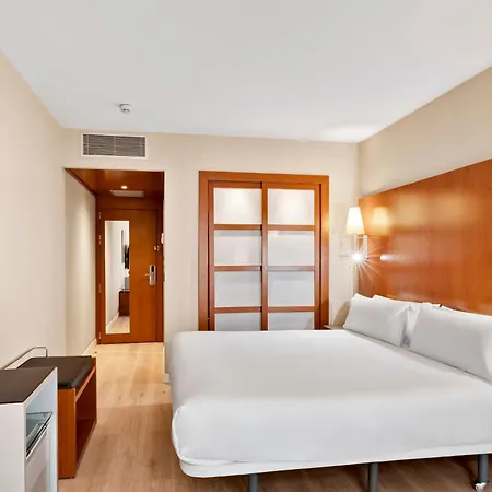 Отель Enlaces Estacion 4*