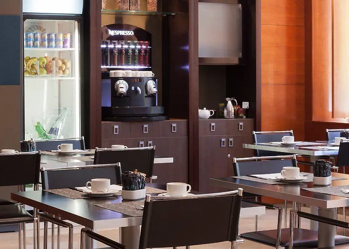 فندق Enlaces Estacion 4*