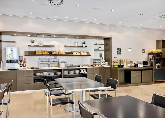 فندق Enlaces Estacion 4*